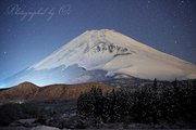 十里木高原から見る富士山と雪景色の夜景の写真 「snow fantasy」