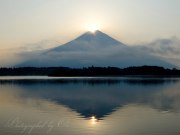 田貫湖のダブルダイヤモンド富士の写真 「神秘のヴェール」