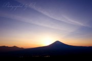長尾峠の夕焼けの写真 「肩より照らして」