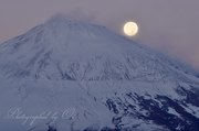 御殿場市からのパール富士の写真 「望月の燈火」