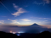 安倍峠より望む富士山と流星の写真 「宇宙からの来客」