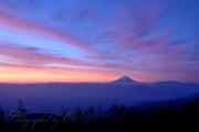 甘利山の朝焼けの写真 「山望彩る」