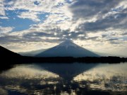 田貫湖の雲の写真 「定刻のシルエット」