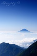 鳳凰三山(薬師岳)からの富士山と雲海の写真 「澄み渡る空に」