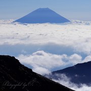 千枚岳から富士山と登山者の写真 「Friends」