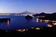 発端丈山からの夜景と富士山の写真 「透き通るように」