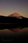 西湖の月光紅富士の写真 「静かなる炎」