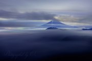 白谷丸の夜景と雲海の写真 「霧夜の幻想」