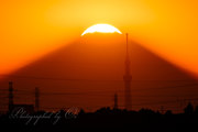 ダイヤモンド富士と東京スカイツリー／千葉県印西市イオンモール千葉の写真 「遥かなる野望」