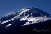 富士吉田市から望む「銀富士」の写真 「雪面の輝き」