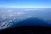 影富士と雲海の写真 「折り返しのシルエット」
