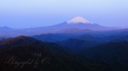 塔ノ岳からの富士山の写真 「山並み目覚める」