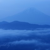 七面山の雲海の写真 「smoggy」