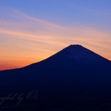 長尾峠の夕焼けの写真 「ジワリと染めて」