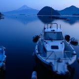 内浦湾の漁港と富士山の写真 「静かなる漁港」