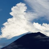 富士山と夏の雲の写真 「くもかざり」