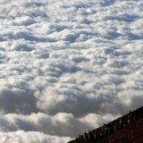 富士登山で見た雲海の写真 「天空の人々」