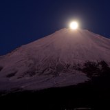 小山町須走より望むパール富士の写真 「山頂白く輝いて」