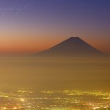 甘利山の夜景と夜明けの写真 「明けゆく街」