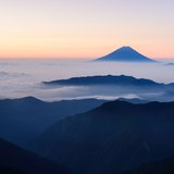 北岳から望む朝焼けの富士山の写真 「至極山景」