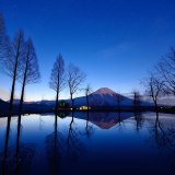 ふもとっぱらの夜明けの富士山の写真 「主役交代」