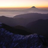 初冬の北岳より望む富士山の写真 「冬稜黎明」