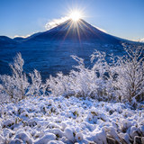 雪景色の竜ヶ岳よりダイヤモンド富士の写真 「雪景色が照る時」