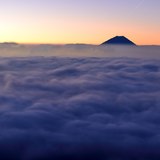 北岳から夜明けの富士山と雲海の写真 「天空の海」