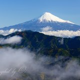 清水吉原の雲海と富士山の写真 「雲を引き連れて」