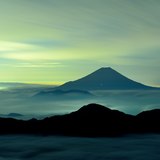 赤石岳からの夜景と富士山の写真 「真夜中のファンタジー」