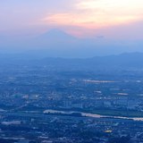 相模川と夕焼けの富士山の空撮の写真 「夕焼け朧」