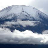雨上がりの富士山の写真 「威厳」