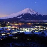 高指山から望む夜明けの富士山の写真 「雪里目覚める」