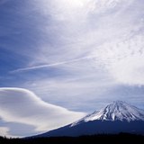 吊るし雲と富士山の写真 「大翼は東へ」