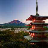 新倉山浅間公園より忠霊塔と富士山の秋、台風一過の写真 「嵐抜け」