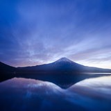 田貫湖より望む逆さ富士と夜明けの写真 「黎明」