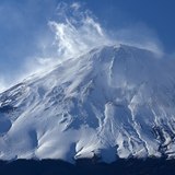 御殿場市から望む富士山の写真 「純白の舞」