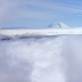 七面山からの富士山の写真 「大波の向こう」