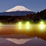 山中湖平野の夜景の写真 「湖畔の灯火」