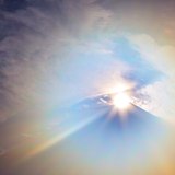 田貫湖より望むダイヤモンド富士の写真 「虹の幻想」