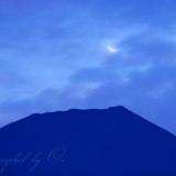 三日月のパール富士の写真 「クレッシェントの奏で」