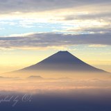 甘利山から望む夜明けの富士山の写真 「ヒカリは満ちて」