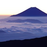 千枚岳から富士山と雲海の写真 「朝焼けのマジック」