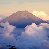 赤石岳から望む赤富士と雲海の写真 「夕陽を見ている」