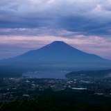 高指山からの富士山の写真 「色めきの始まり」