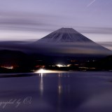 本栖湖の夜景の写真 「まぼろし」