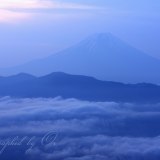 七面山の雲海の写真 「柔らかに目覚める」