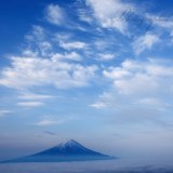御坂黒岳雲海の富士山の写真 「白雲舞う空」