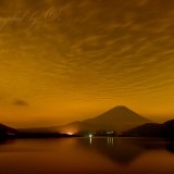 本栖湖の夜景の写真 「真夜中の天井」