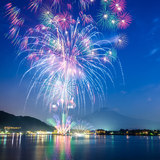 河口湖湖上祭花火大会と富士山の写真 「夏空彩る」